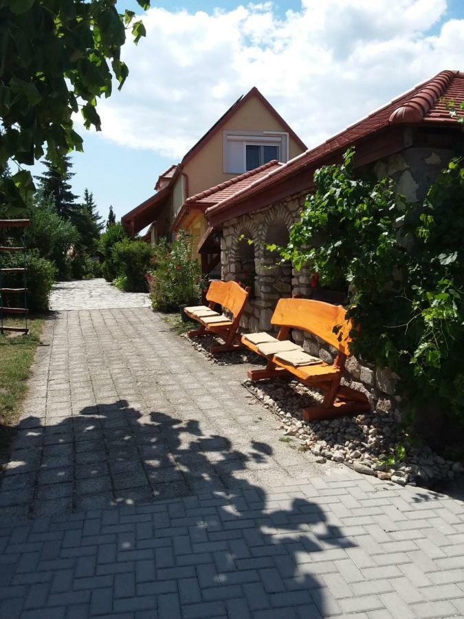 Bed and Breakfast Szentesi Panzio Фертивракош Екстер'єр фото